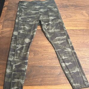 Athleta ultimate camo 7/8 tight!